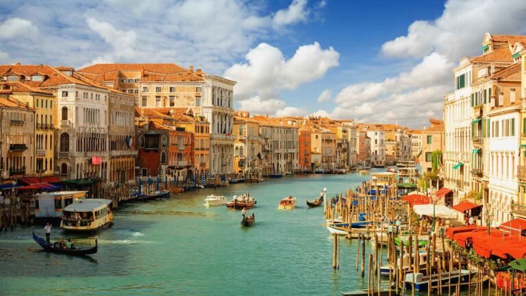 Italy Travel Guide: Cities, Coastlines and Food