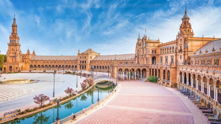 Discover Spain travel: cities, beaches and culture. Explore Barcelona, Madrid, Andalusia and the best time to visit Spain.
