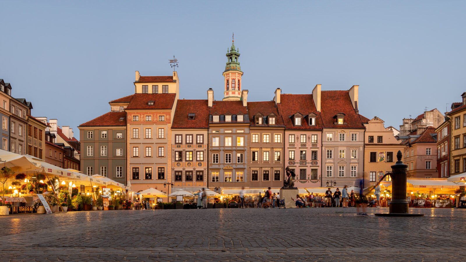 Old Town Market Square, Warsaw at dusk