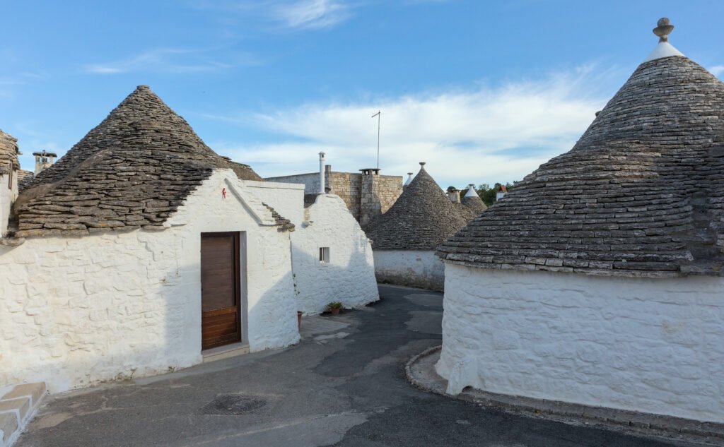 Trulli in Rione Aia Piccola, Alberobello — the residential quarter still lived in. Photo: Benjamin Smith, CC BY-SA 4.0